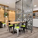 Hotel Super 8 By Wyndham 3*