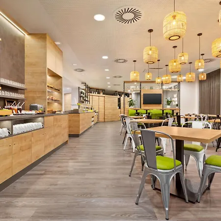 Super 8 By Wyndham 3*