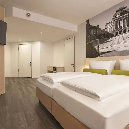 Super 8 By Wyndham Hotel