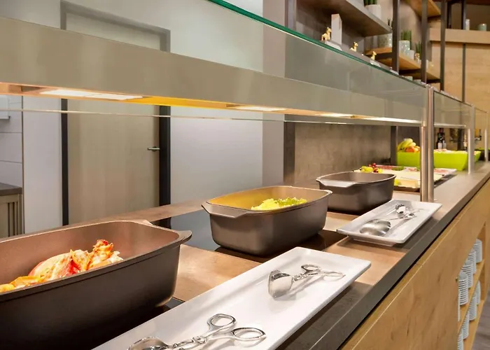 فندق Super 8 By Wyndham 3*