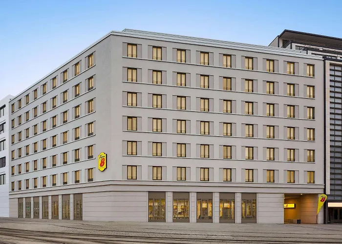 فندق Super 8 By Wyndham