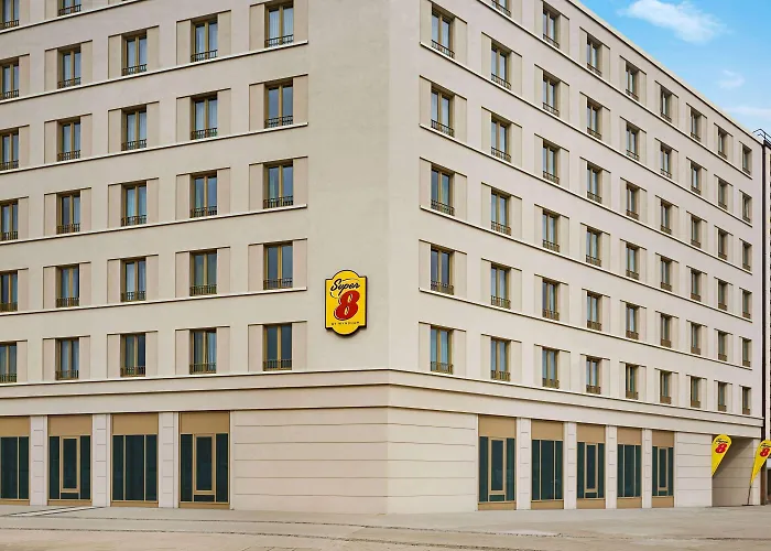 فندق Super 8 By Wyndham 3*