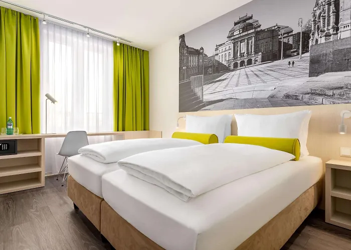 فندق Super 8 By Wyndham 3*